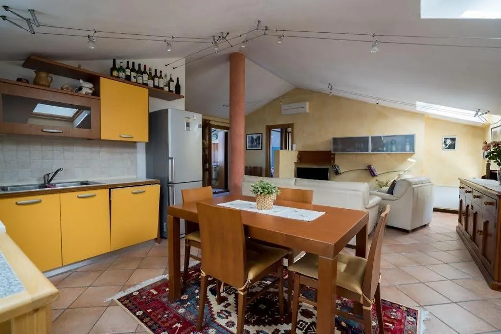 Be My Guest! Apartment Peschiera del Garda 0*,  Italy